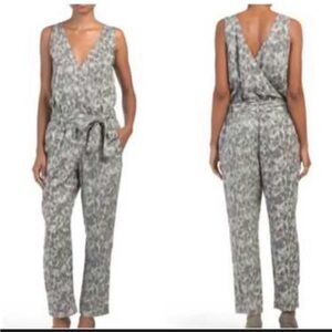 Anthropologie Cloth & Stone Gray animal print Patterned Jumpsuit size L